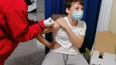 O boală gravă continuă să afecteze copiii și adolescenții, chiar dacă sunt vaccinați